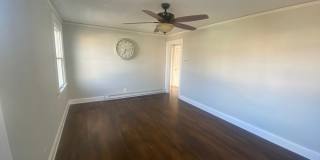 1 Story House with Hardwood Floors Gallery 3