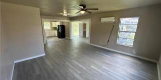 1903 Glendale Street Gallery 1