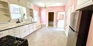 *MOVE IN SPECIAL* Charming 2BR Home with Solar Panels & Beautiful Wood Floors! Gallery 11