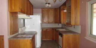 3 Bedroom Home With Large Fenced Yard Gallery 7