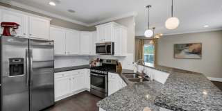 Partially Furnished Lakefront Retreat in Sunset Bay – Stunning Views & Resort-Style Amenities Gallery 15