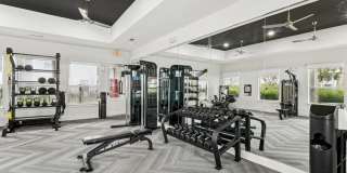 The Henry at Woodland Hills Gallery 44