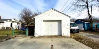 2 Bedroom Home, Fenced in Backyard + Garage! Available Now! Gallery 10