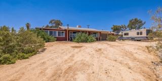 3 Bedroom 1.5 Bath Modern Farmhouse near JT National Park * MOVE IN SPECIAL* Gallery 36