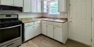 Charming Family Home | 3-4 Bedrooms | Large Yard | Convenient Location Gallery 6