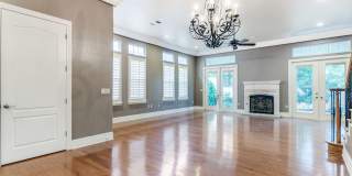 LUXURY 3-BEDROOM TOWNHOME IN ALAMO HEIGHTS Gallery 5