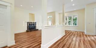 Spacious & Inviting Home in the Heart of Milwaukie! Spacious & Inviting Home in the Heart of Milwaukie! Gallery 5