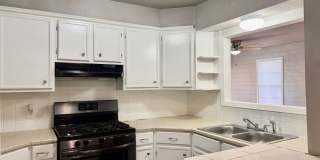 Adorable 3/2 with 2 Living Areas Close to Tech and Medical District! Gallery 8