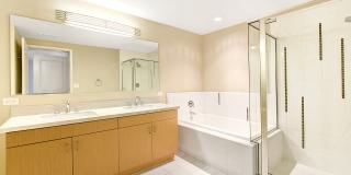 5550 Wilshire at Miracle Mile by Windsor Gallery 19