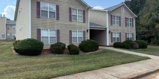 Spacious 2BR unit convenient to Guilford College Rd & Wendover Gallery 1