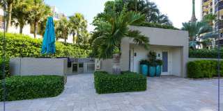 **PARK SHORE BEAUTY WALK TO VENETIAN VILLAGE ** ESPLANADE** NICE AMENITIES ** 2 BEDROOM CONDO ON THE BEACH ** Gallery 46