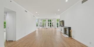 10351 Wilshire Blvd Gallery 8