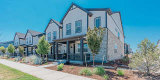 Like-New Energy-Efficient 3BR Townhome in Horizon Uptown Gallery 1