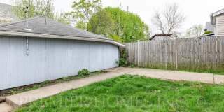 2 Bed Home with 2-Car Garage & Balcony – $1,395/mo Gallery 21