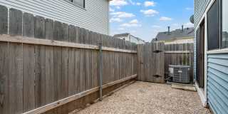 Cobblestone Townhouse - End unit close to parking Gallery 12