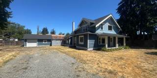 Huge 4 bedroom -A stones throw to PLU! Gallery 1