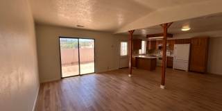 Available September 25th! 3 bed, 2.5 bath, 2 car garage for rent Gallery 7