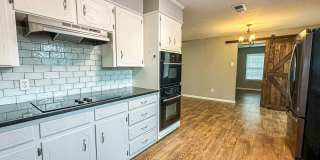 4 Bedroom, 2 Bathroom Home in Woodway, TX! Gallery 9