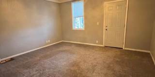 Spacious 2 Bedroom, 2 Bathroom Home for Rent – 712 E. 15th St., Davenport, IA 52803 Gallery 3