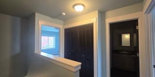 Beautiful 2 bed 1.5 bath townhome Gallery 16