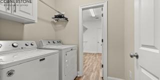 3 Bedroom House in University Villas| Community Pool |Gated Community Gallery 11