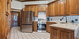 Beautiful 4 Bedroom Home with Pool – Available Now! Gallery 13