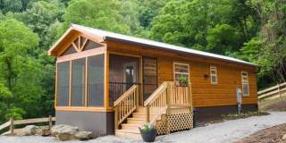 Cozy Cabin with beautiful mountain views! One bedroom, one bathroom! Gallery 1