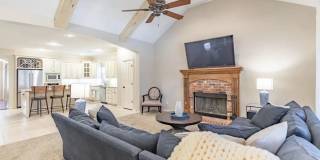 3 bedroom, 2 bathroom Midtown Beauty in Tulsa, OK! Gallery 5