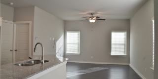 2413 SW Arbor Road Gallery 4