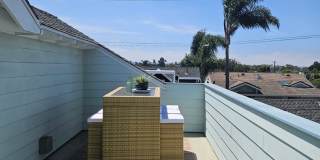 3 Bedroom Plus Home with Roof Top Deck Gallery 27