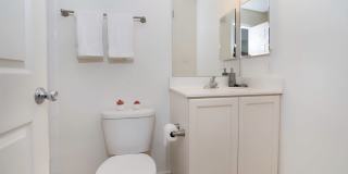 Spacious End-Unit Townhome for Rent in Meridian Crossing – 3BR, 4BA, 2-Car Garage. $3,095.00/month Gallery 30