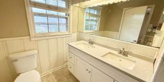 3-bed/2-bath with two living spaces! Gallery 23