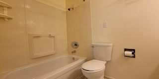 Conveniently located South Kirkland near Downtown-Laurel Park Gallery 11