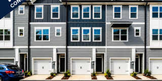 Beautiful 3BR 3.5BA Townhome w/ Full Appliance Kitchen Garage Parking in West End Gallery 1