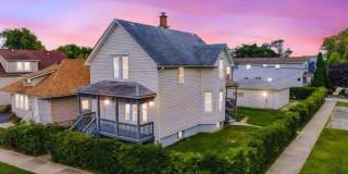 2823 Broadway Street Gallery 1