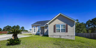 Bright & Spacious 3 Bedroom Home on Nearly Half an Acre in Gaston! Gallery 1