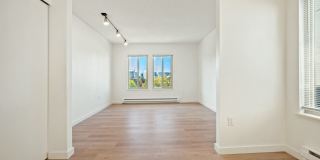 1202 E Pine Street Gallery 21