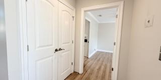 Large Open Concept House with Tons of Natural Light Gallery 6