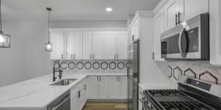 961 Heyl Avenue Gallery 21