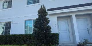 1037 Northwest 5th Street Gallery 1