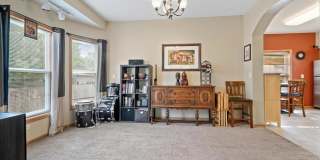 3 Bed House w/ Garage, Laundry, & Fenced Yard! Gallery 8