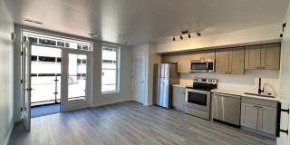 725 W Pratt Gallery 3