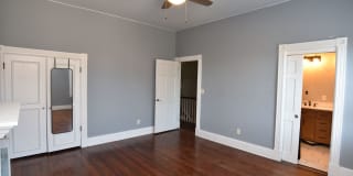 Historic Townhome !! Gallery 9