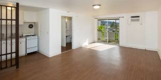 Available now! Prime location Studio with Parking! Gallery 1