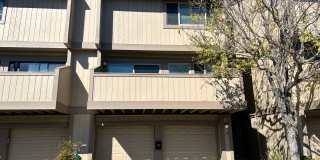 STUNNING FULLY RENOVATED THREE BEDROOM TOWNHOUSE Gallery 1