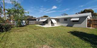 1900 N 32nd Ct Gallery 13
