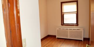 Charming 2 bedroom/1 bathroom.  Available Now, 1st MONTH FREE!! Gallery 8