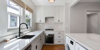 Beautiful 1 bed / 1 bath bungalow-style apartment now available! Gallery 7