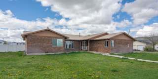 Spacious 3 Bed 2 Bath Brick Home with RV Parking, Shop Space & Large Yard in Tremonton! Gallery 37