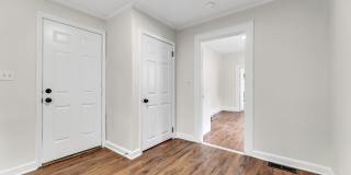 Four Bedroom 2 bath House with office on W Friendly Ave in Greensboro-near UNCG Gallery 23